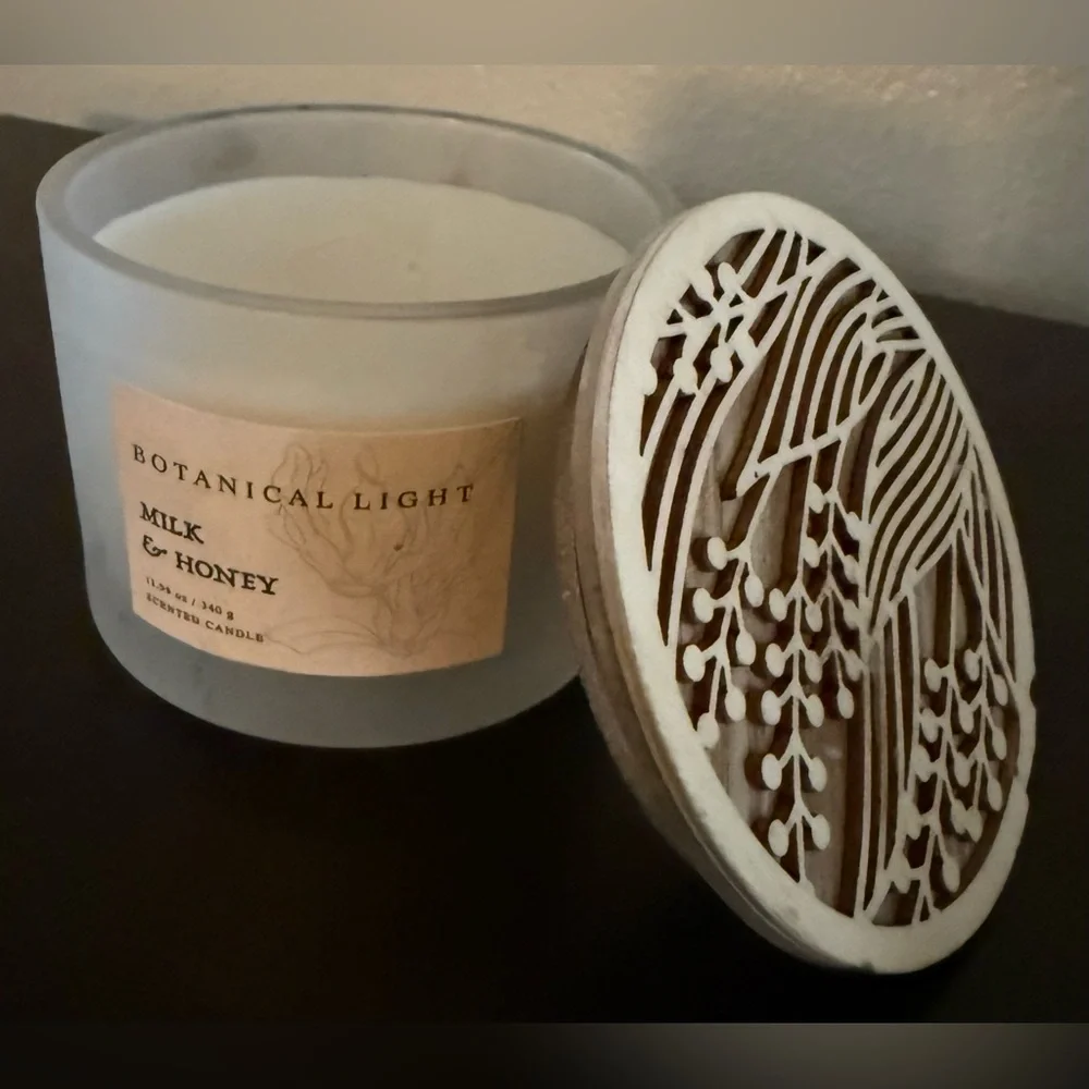 Botanical Light Milk & Honey 3-Wick Candle | Frosted Glass Jar | Home Fragrance